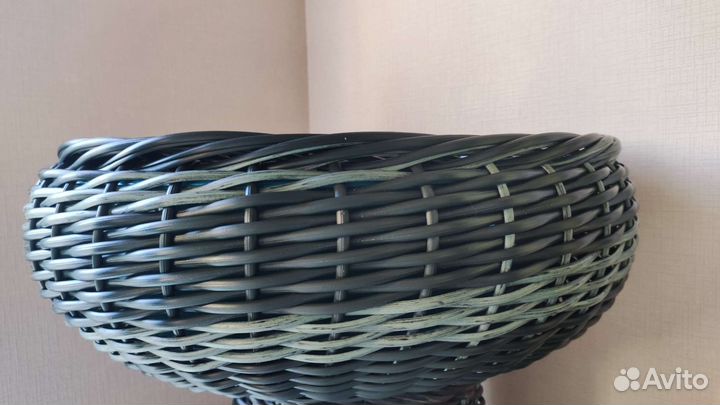 Кашпо из ротанга для цветов уличное