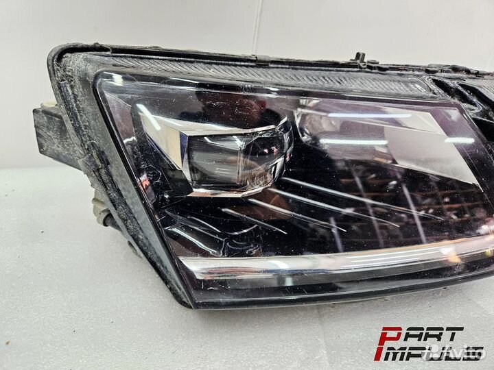 Фара правая Skoda Octavia