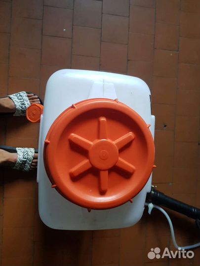 Бензиновый опрыскиватель