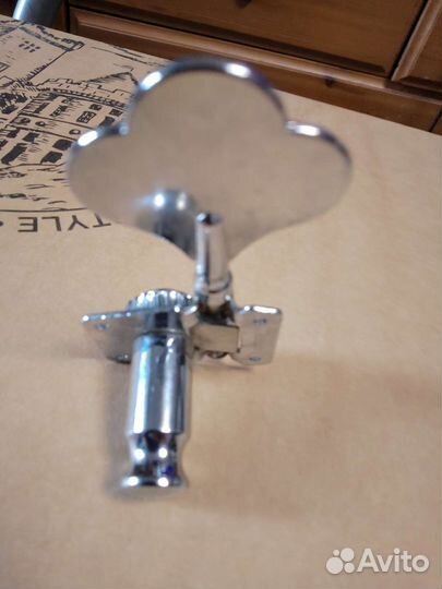 Колок для басс гитары