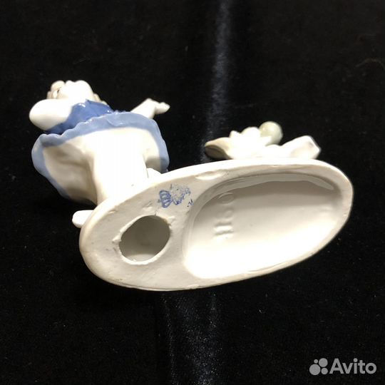 Статуэтка девочка с щенком ГДР