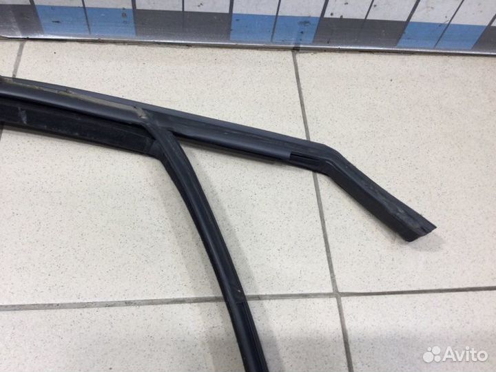 Уплотнитель стекла двери Chevrolet Cruze седан 1