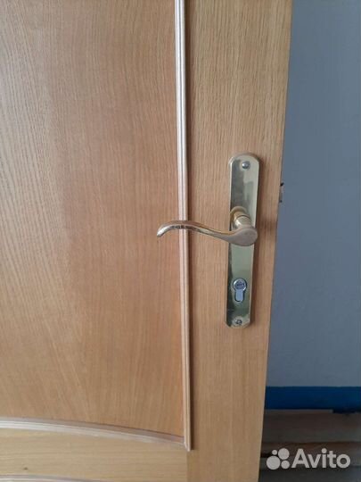 Дверь входная деревянная в квартиру. 200/90 см