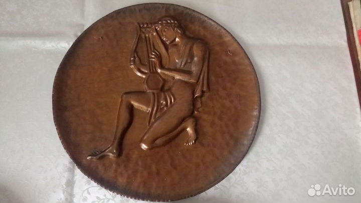 Тарелки, панно, чеканки декоративные на стену