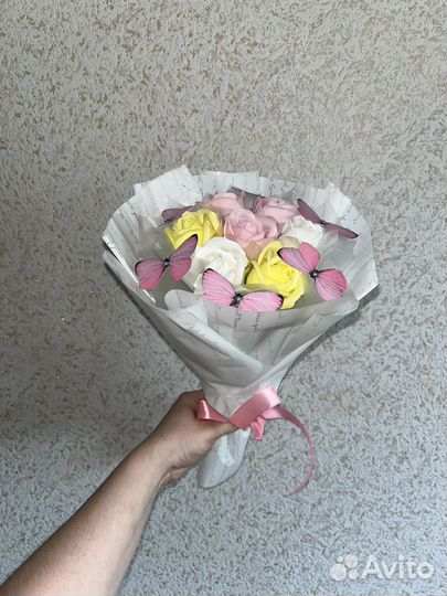 Букет из мыльных роз и бабочек