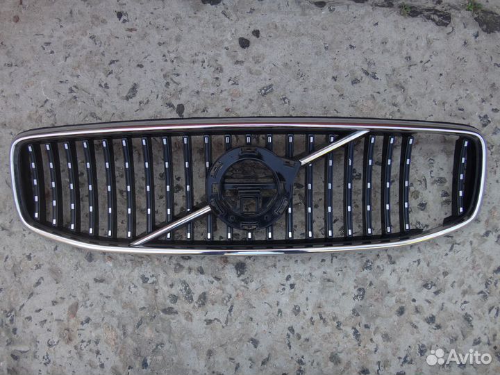 Вольво В90 Молдинг решетки радиатора Volvo S90 V90