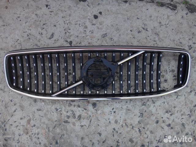 Вольво В90 Молдинг решетки радиатора Volvo S90 V90