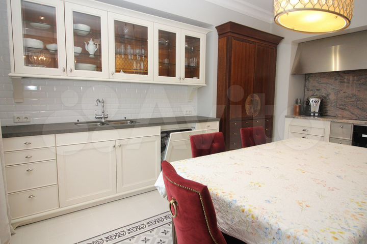 3-к. квартира, 110 м², 3/6 эт.