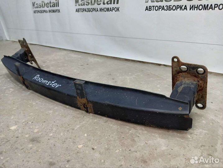 Усилитель переднего бампера Skoda Roomster 1