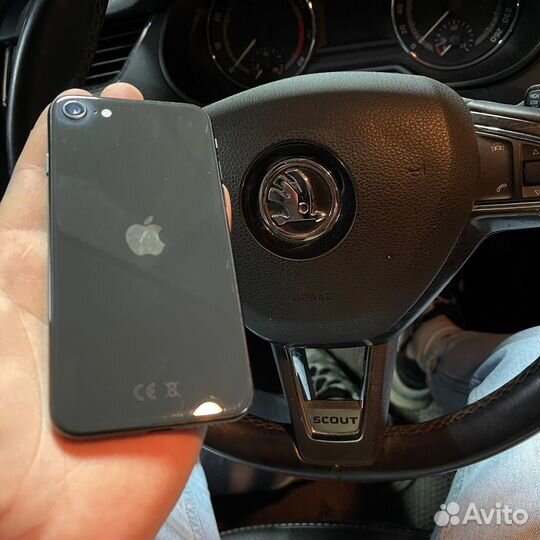 iPhone SE, 64 ГБ