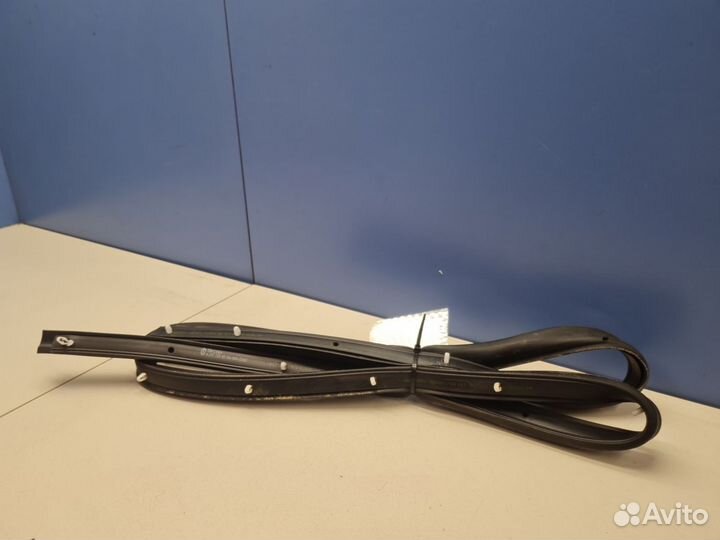 Уплотнитель двери передней левой Mercedes S-klasse