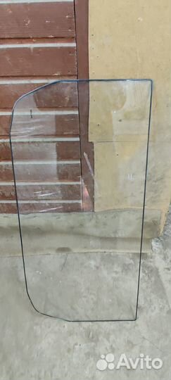 Стекла для спецтехники в наличии и под заказ