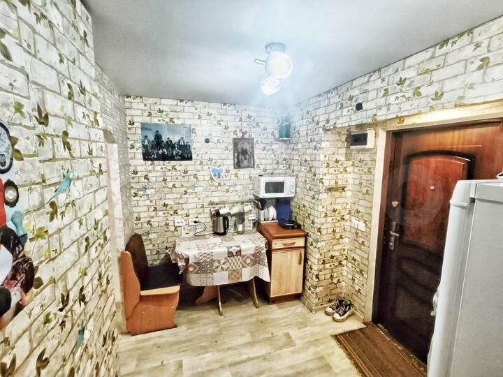 Комната 18 м² в > 9-к., 2/4 эт.