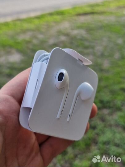 Проводные наушники Apple EarPods (Lightning) белый