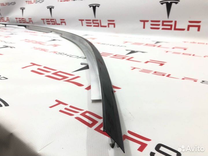 Молдинг кузова боковой Tesla Model S 2-й рест
