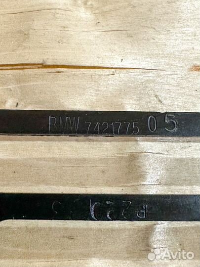 BMW Кронштейн радиатора 51647421775