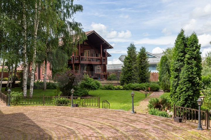 Дом 262 м² на участке 20,7 сот.