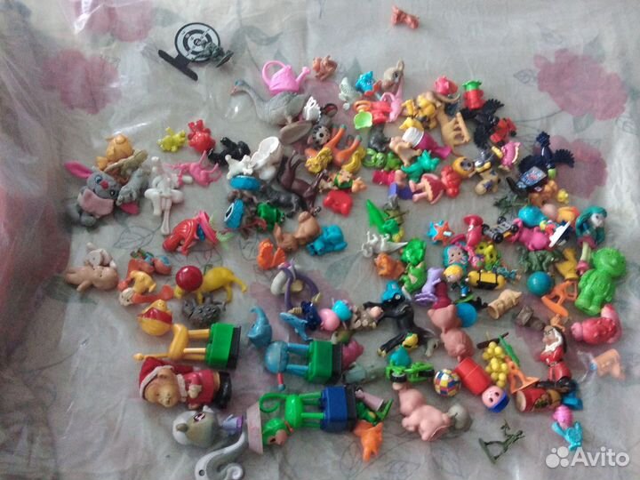 Игрушки из киндер-сурпризов набором