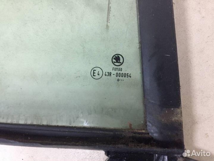 Стекло двери задней правой форточка Skoda Rapid 20