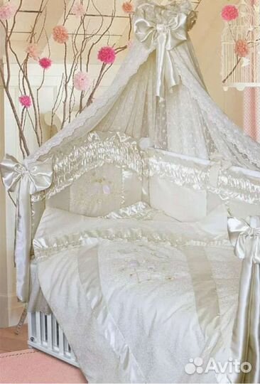 Комплект в детскую кроватку с балдахином