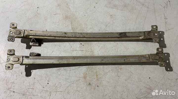 Направляющая передний стекол Mercedes Benz W202