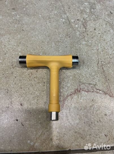 Ключ для скейтборда