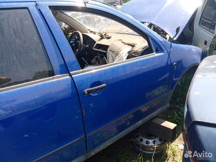 Дверь передняя правая Skoda Fabia 2004
