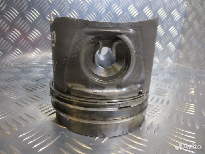 Поршень Mercedes-Benz A4420302017