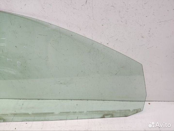 Стекло двери переднее правое Volkswagen Golf 5