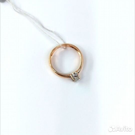 Золотое кольцо с бриллиантом 16,5р