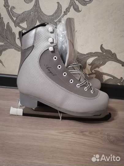 Коньки фигурные новые