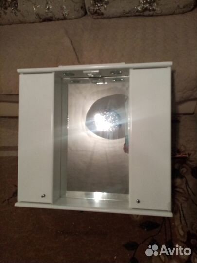 Зеркало с подсветкой и шкафчиками в ванную