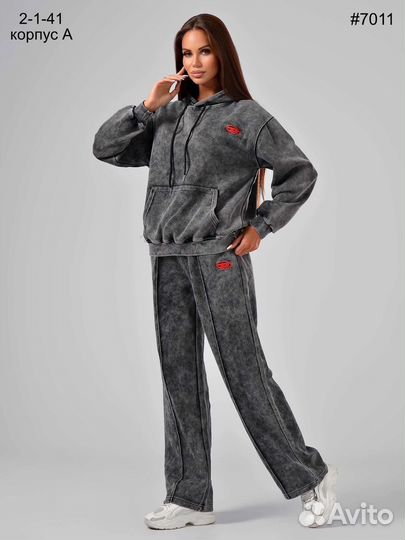 Женский спортивный костюм