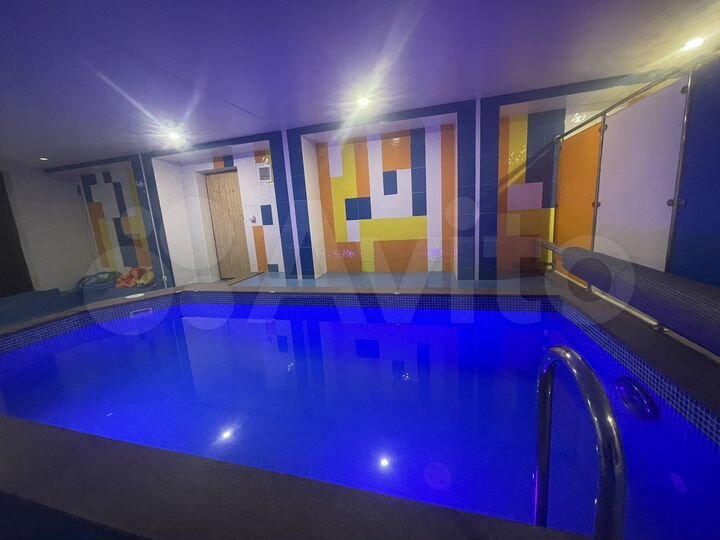 Дом 700 м² на участке 8 сот.