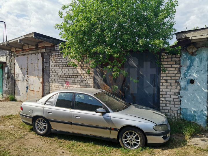 Гараж, > 30 м²