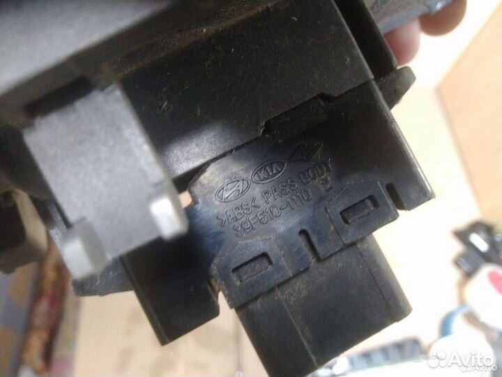 Кнопка двери задней правой Hyundai Solaris 2012