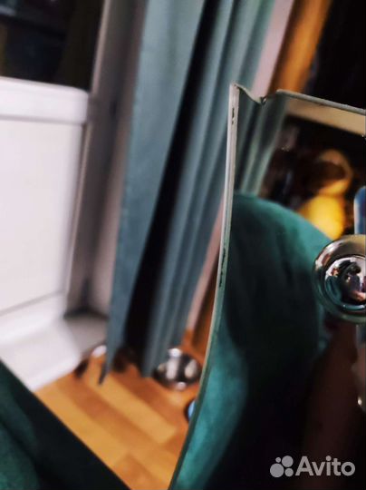 Зеркало в ванную с полочкой