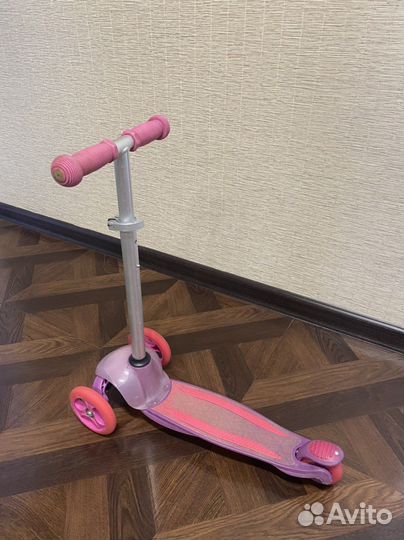 Самокат трехколесный