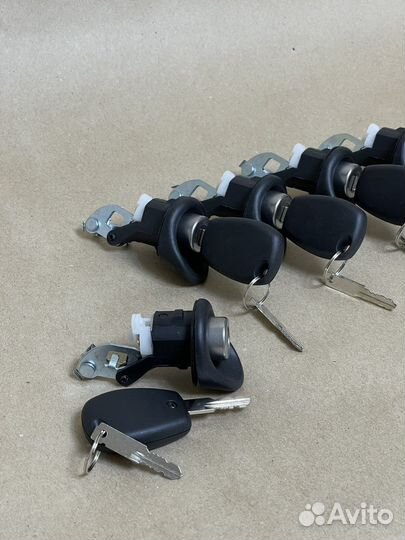 Новый Замок багажника Renault Logan Sandero