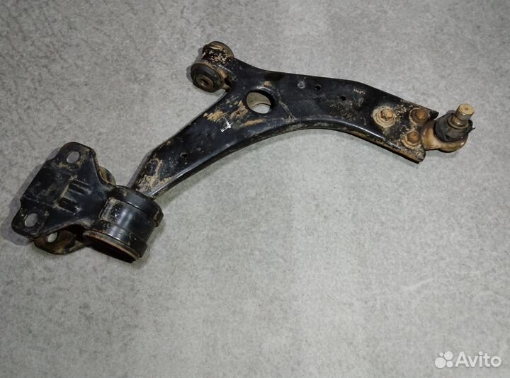 Правый рычаг ford focus 3
