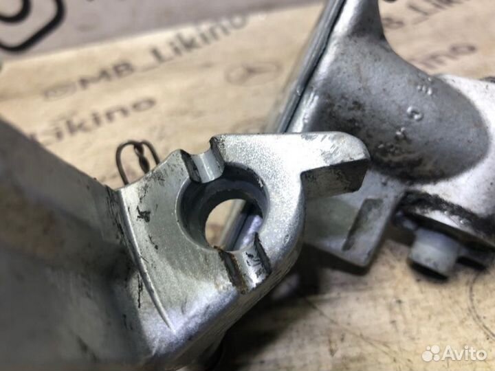 Петли двери передние правые Mercedes Ml W164