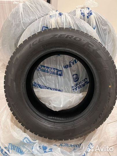 Pirelli Ice Zero FR 215/60 R16 99H