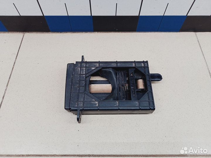 Подстаканник Avensis II 2003-2008