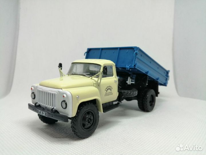 Модель газ-саз-53Б С декалями aвтoбазы на двepяx