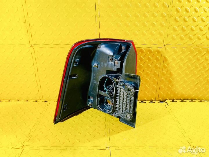 Фонарь зад. правый наруж. Toyota Land Cruiser 200