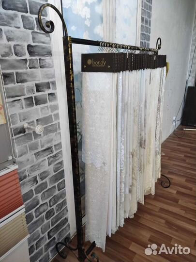 Вешалка для одежды и образцов напольная кованная