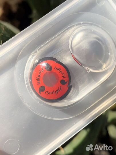 Красные контактные линзы для глаз