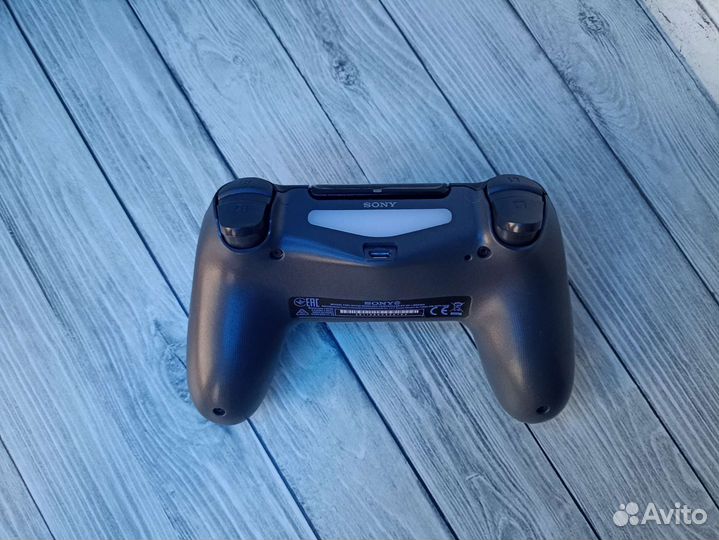 Геймпад dualshock 4 на PlayStation