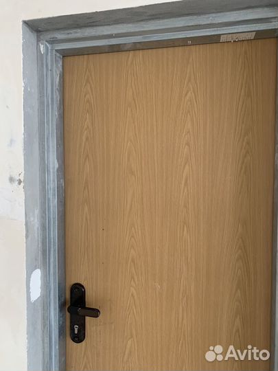 Дверь входная с ригелем супер металл б/у + межкомн