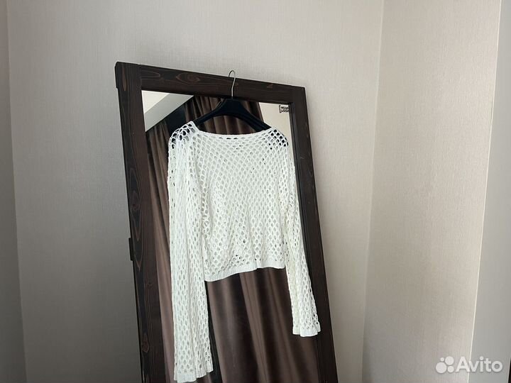 Вязаный пуловер в сеточку